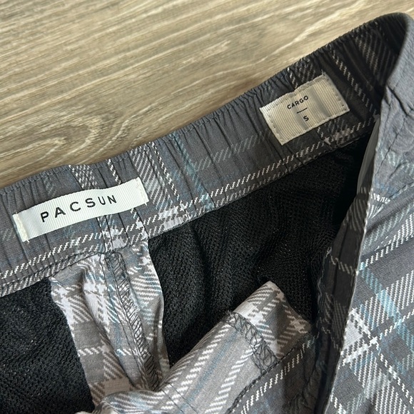 NEW PacSun Men’s Grey Plaided Nylon Cargo Pants Sz Small - Picture 3 of 13